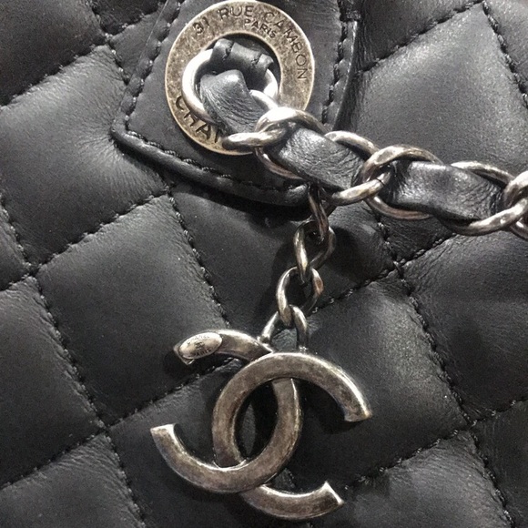 *HOST PICK* AUTH Chanel Calf Top Handle Tote Bag - Picture 2 of 8